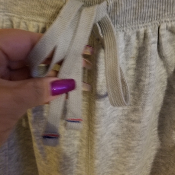 CLEARANCE** Authentic Champion Drawstring Cropped Sweatpants - Picture 4 of 7